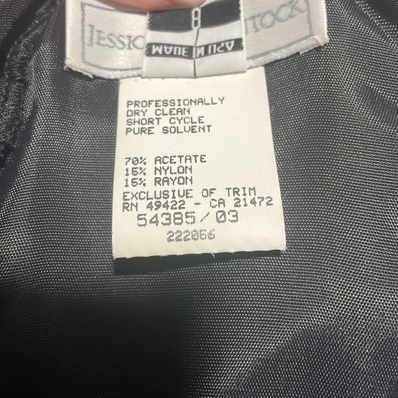 Jessica McClintock vintage dress in black velvet & lace w/ pearls on sleeves. - Picture 9 of 10